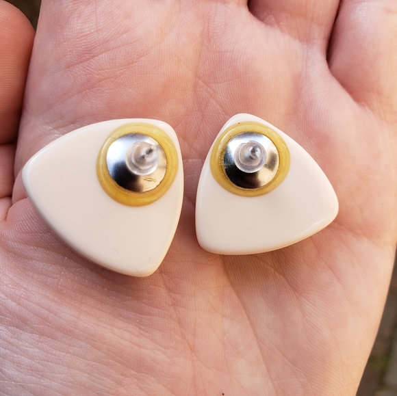 Oversized Faux Mother-of-pearl Lucite Retro Triangle Earrings - Picture 5 of 6